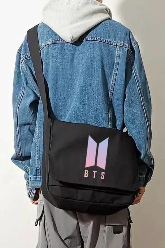 Kpop Serisi BTS Logo Siyah Postacı Çantası